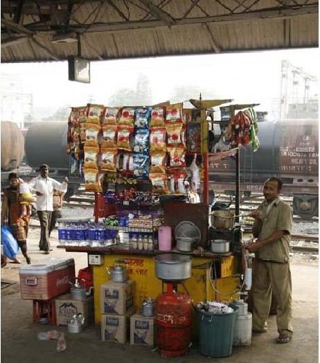 Train Travel, India - Travel Jaunts Railway platform, India - Travel Jaunts