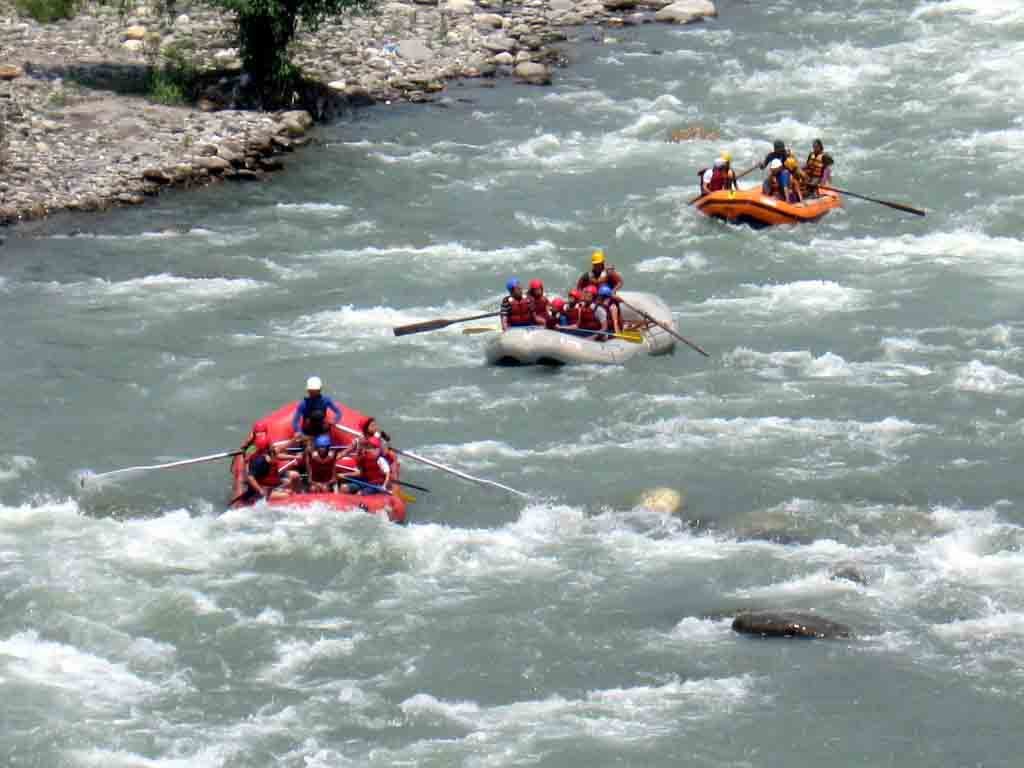 River water rafting at Rishikesh(photocredits-holidaytravel)