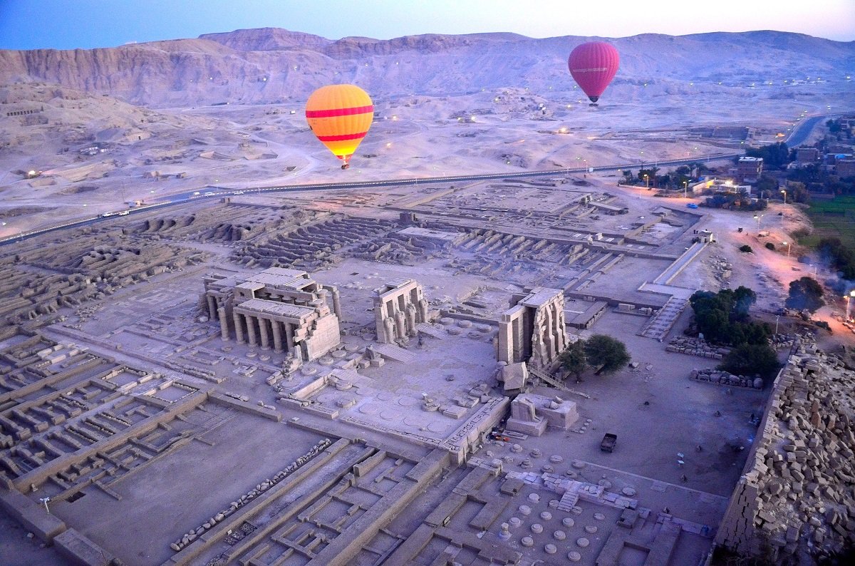 Hot air baloon ride at Luxor by Travel Jaunts