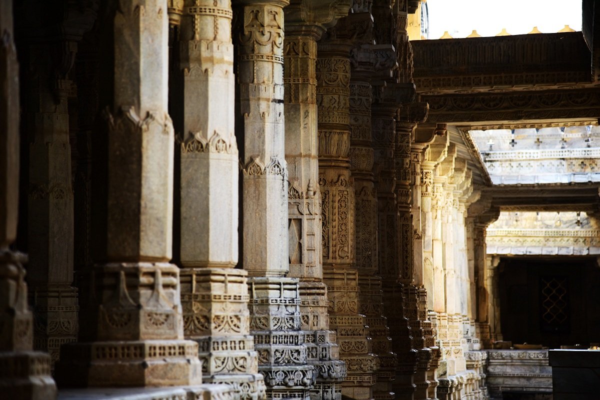 Play of light at Ranakpur Jain temples